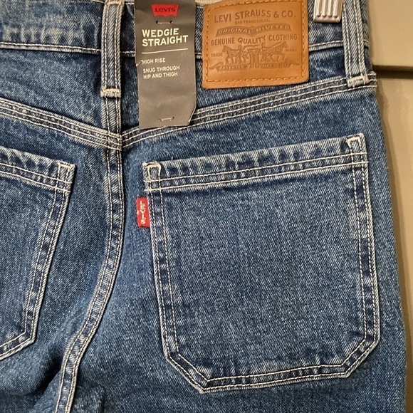 LEVI’S Wedgie Straight High Rise Crop Jeans in Middle Sister Size 25 New NWT - Picture 10 of 14